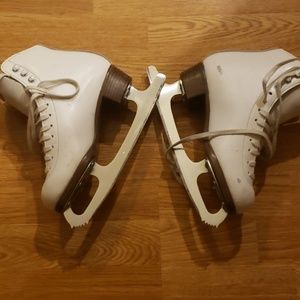 Junior ice skates size 3